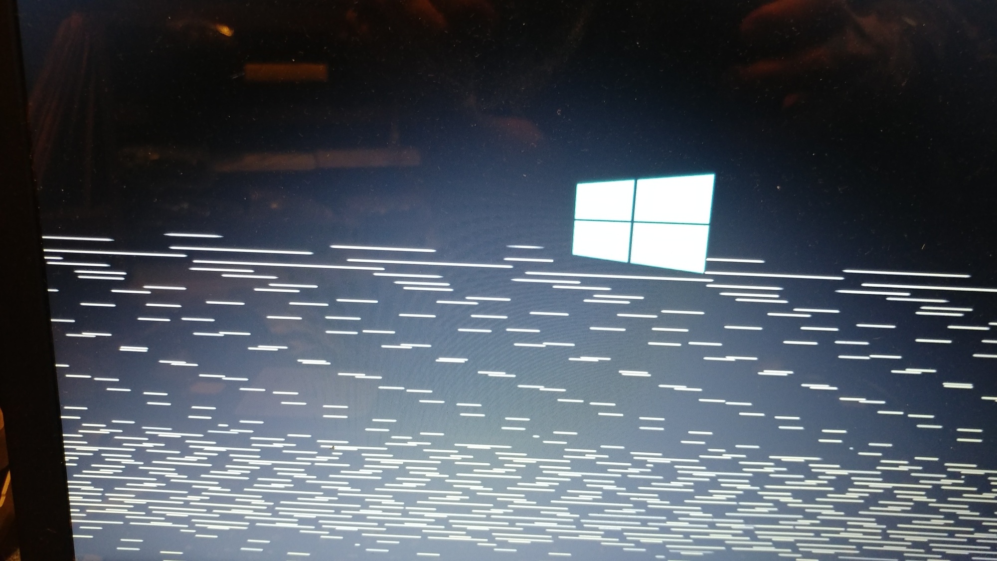 Broken horizontal lines when booting from Windows 10 USB boot media